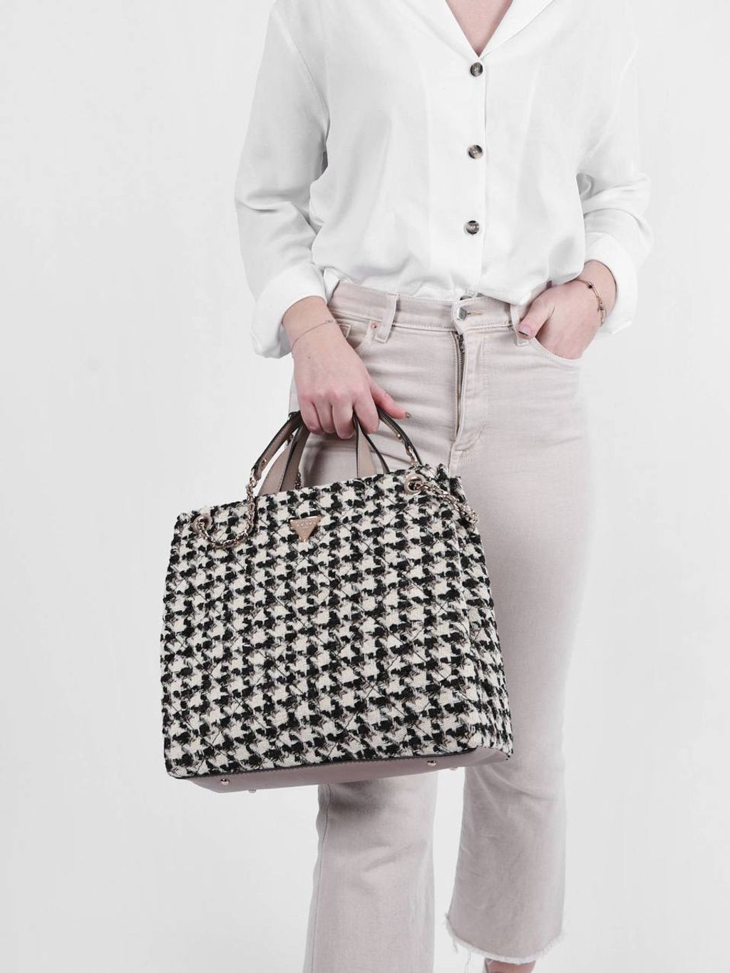 GUESS CESSILY QUILTED TWEED GIRLFRIEND SHOPPER TOTE – DYRA NADIRA INDUSTRIES