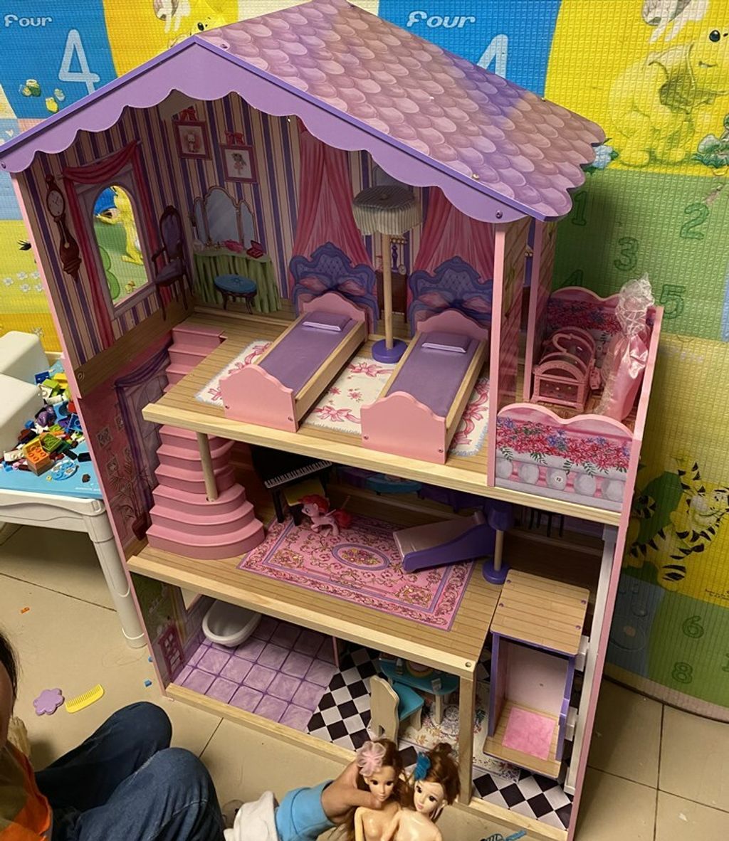 Dollhouse2=4.jpg