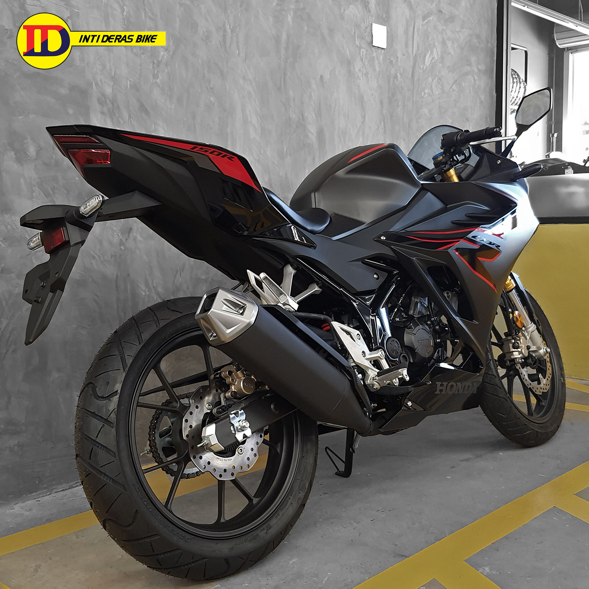 CBR150R Black (2)