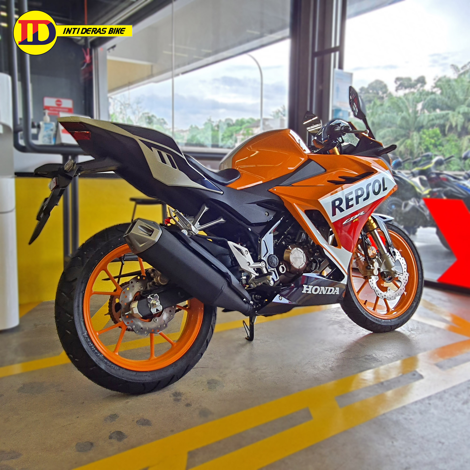 CBR150R Repsol (7)