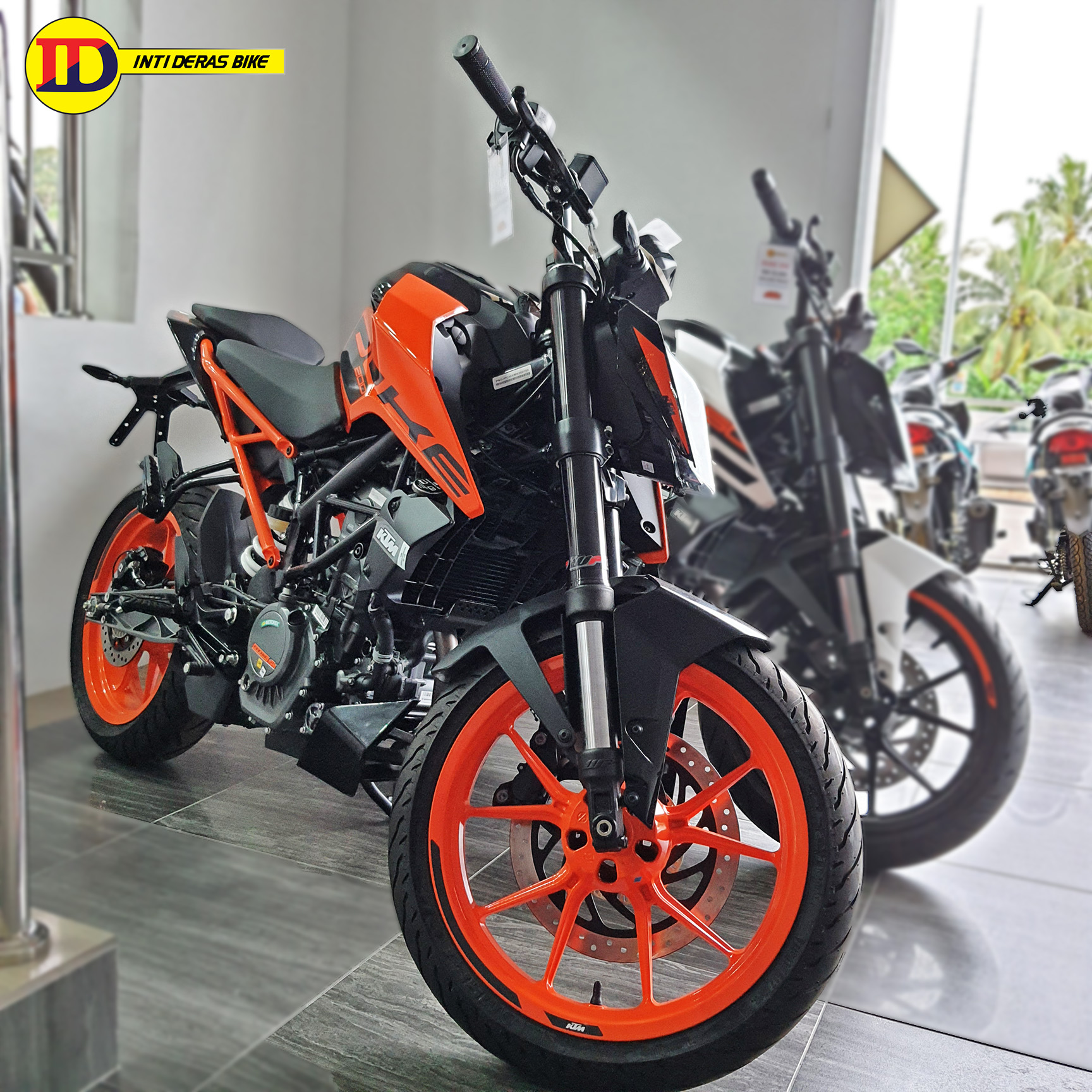 KTM DUKE 200 Orange (5).jpg