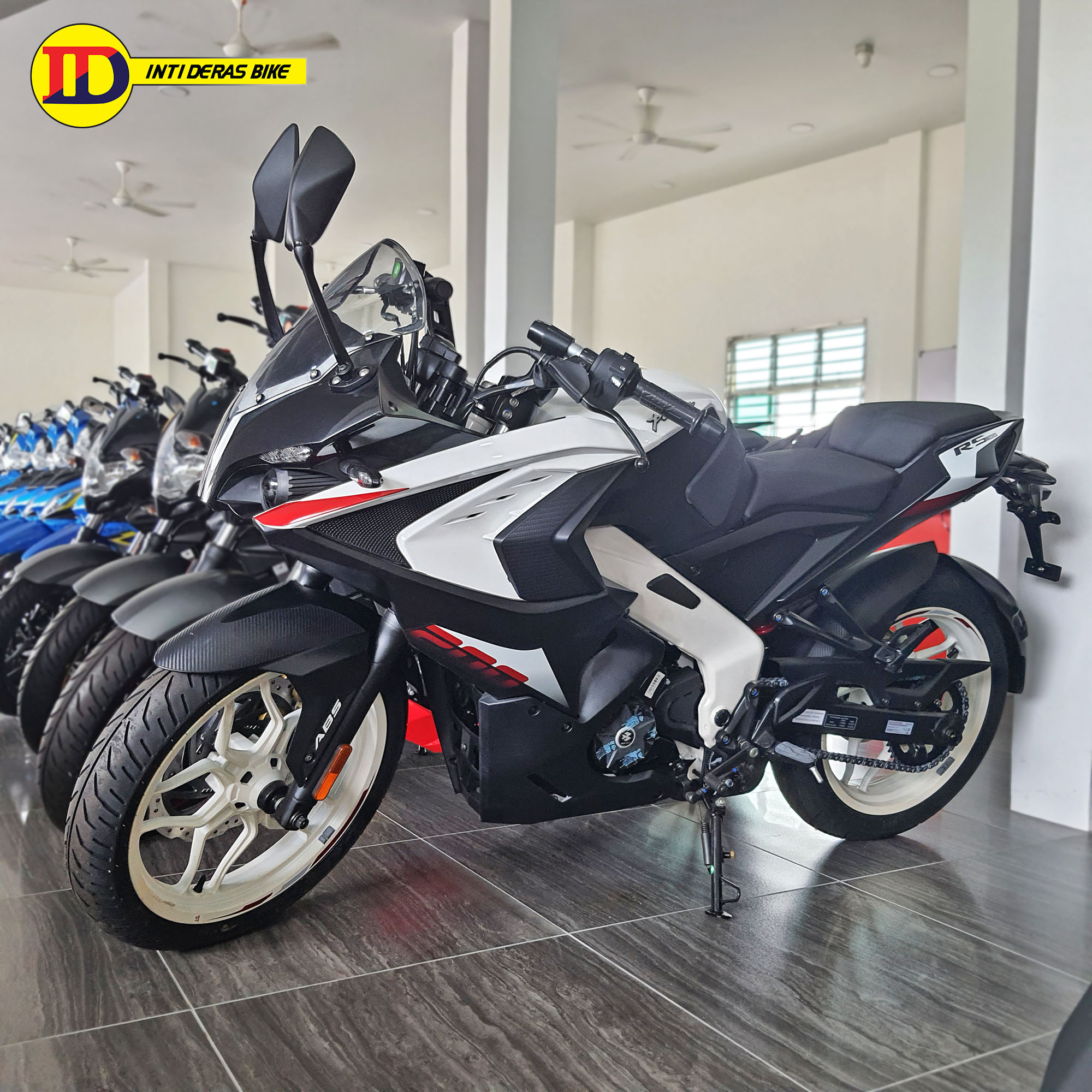 RS200 (19).jpg RS200 (19).jpg