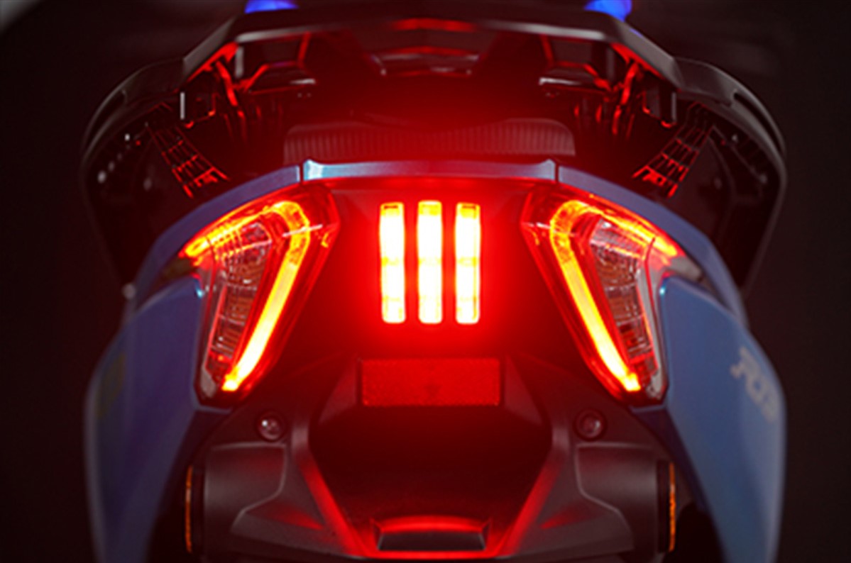 tail light 1.jpg