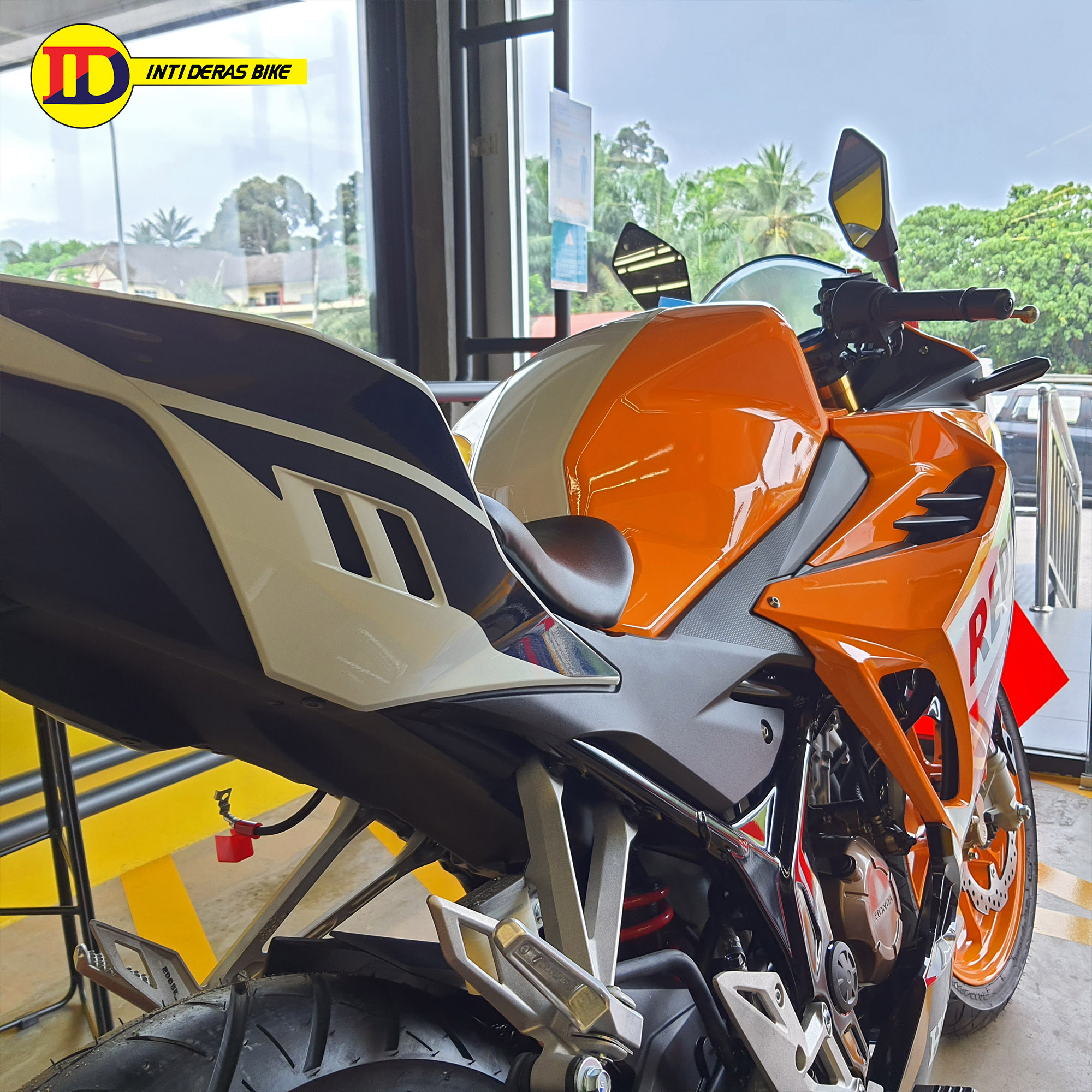CBR150R Repsol (5).jpg CBR150R Repsol (5).jpg