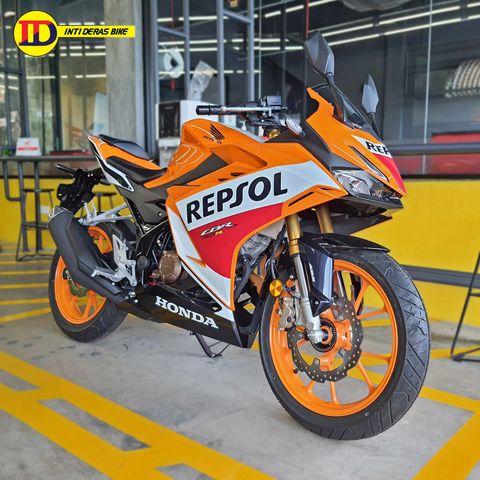 CBR150R Repsol (1).jpg