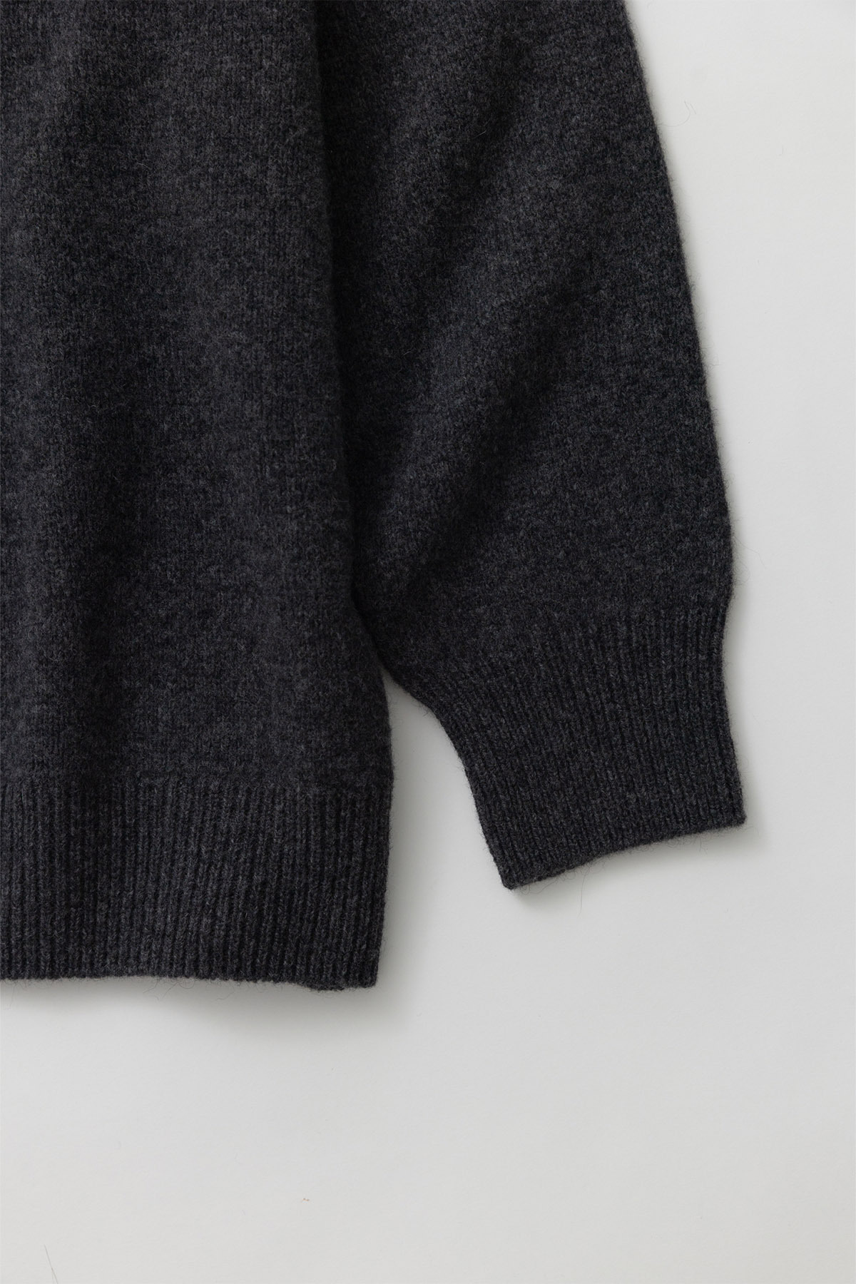 a20round20knit28charcoal29-cutout3