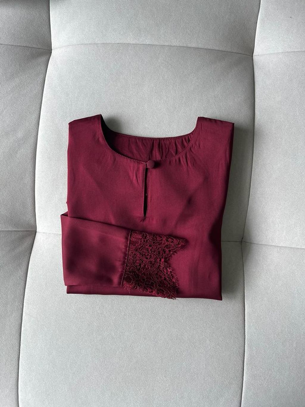 Lily (Button) - Maroon