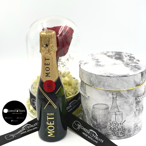 Champagne - Mini Moet.png