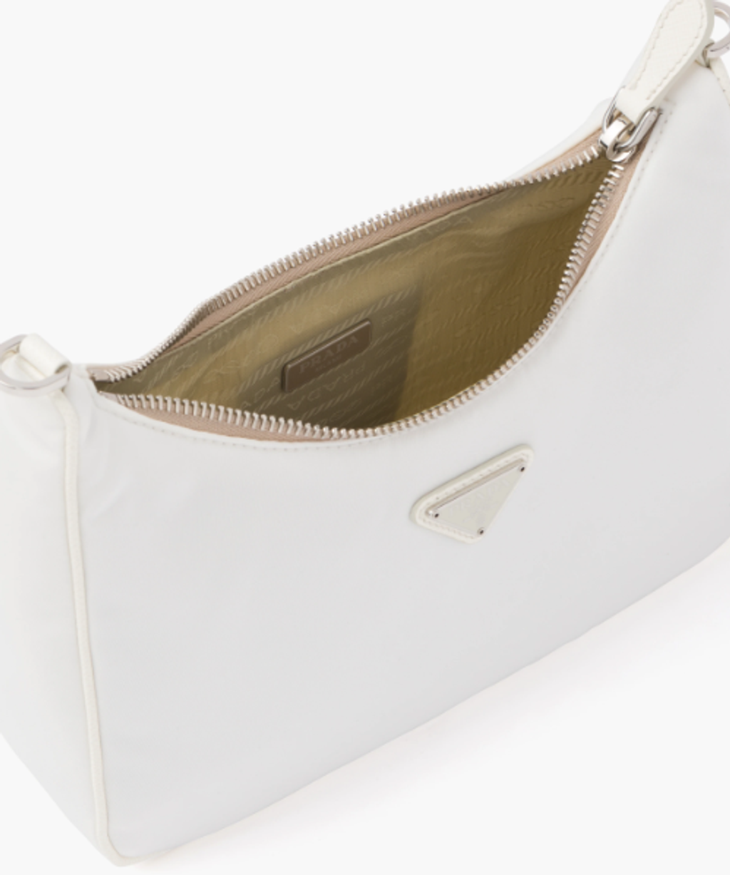 送料無料 Re-Edition 2005 Re-Nylon バッグ ホワイト/シルバー PRADA Re-Edition 2005 bag in Re-Nylon with Strap – MODASIFS