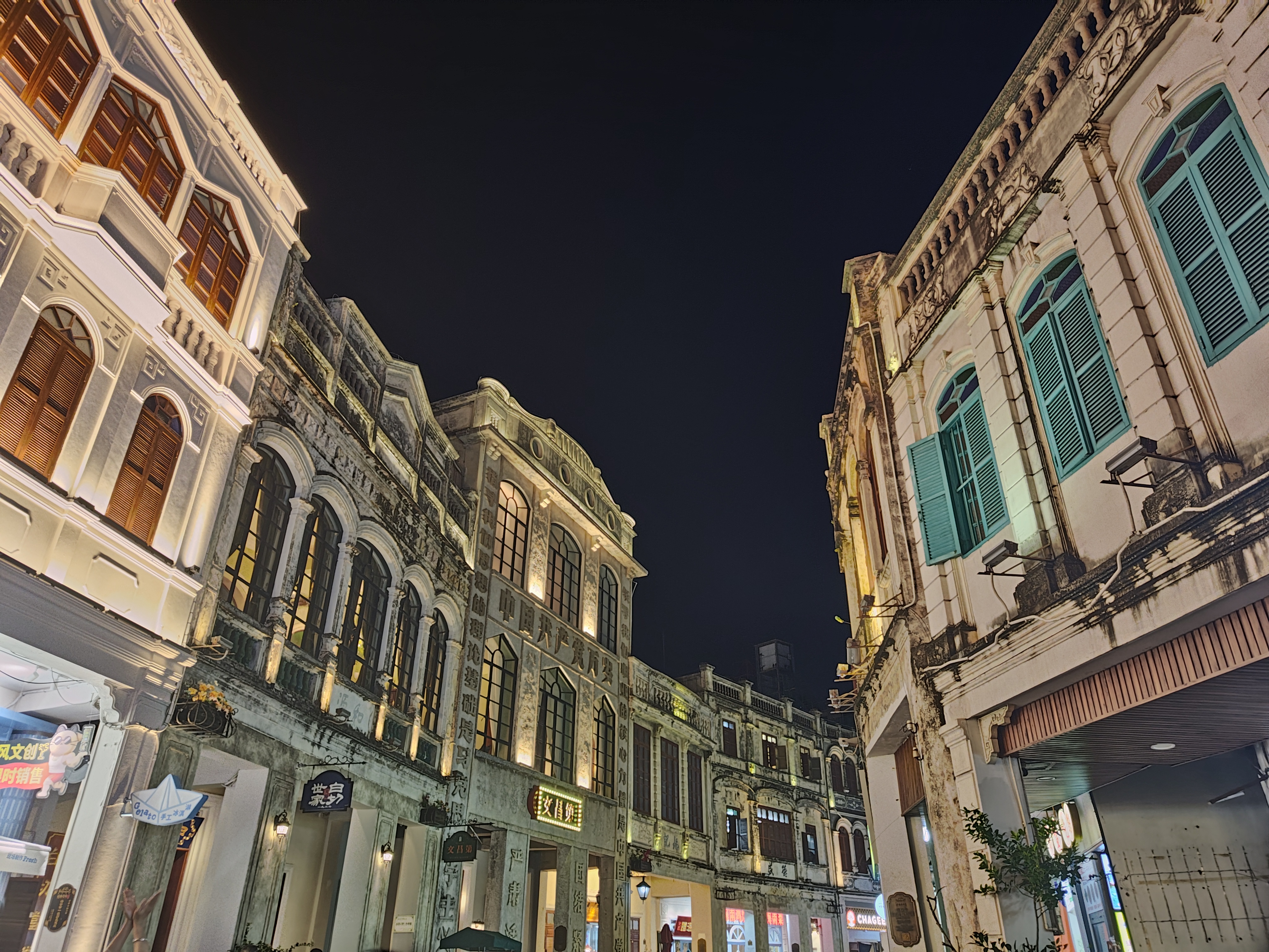 2025-10-08 浦東機場 海口美蘭機場 云洞圖書館 騎樓老街 老爸茶樓 福源雞 歡朋酒店 (116)