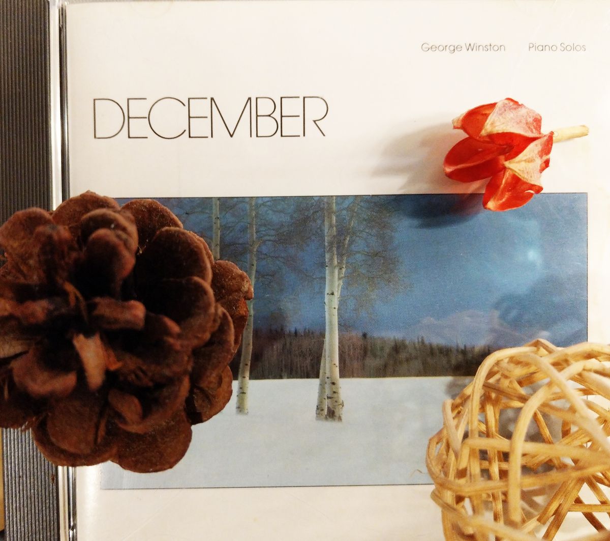 December - 對大自然冬季的敬畏及對聖誕的歌頌與讚美
