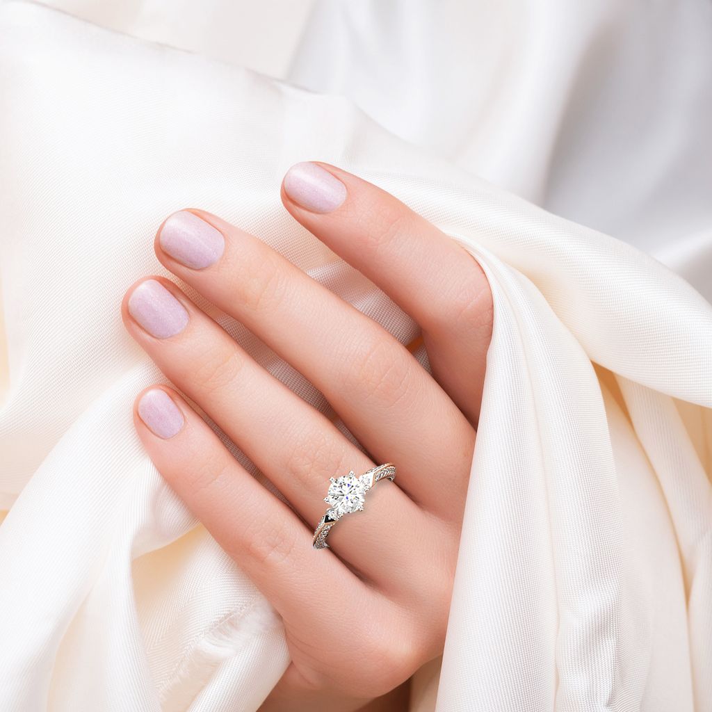 New Love Geometry Luxury Diamond Ring with Hand