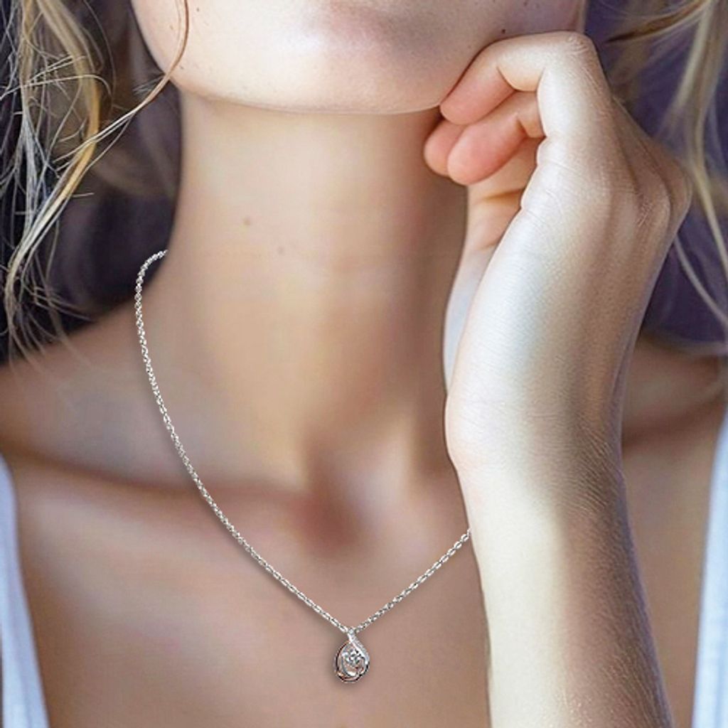 Love Melody 1 ct Diamond Pendant Luxury with Model