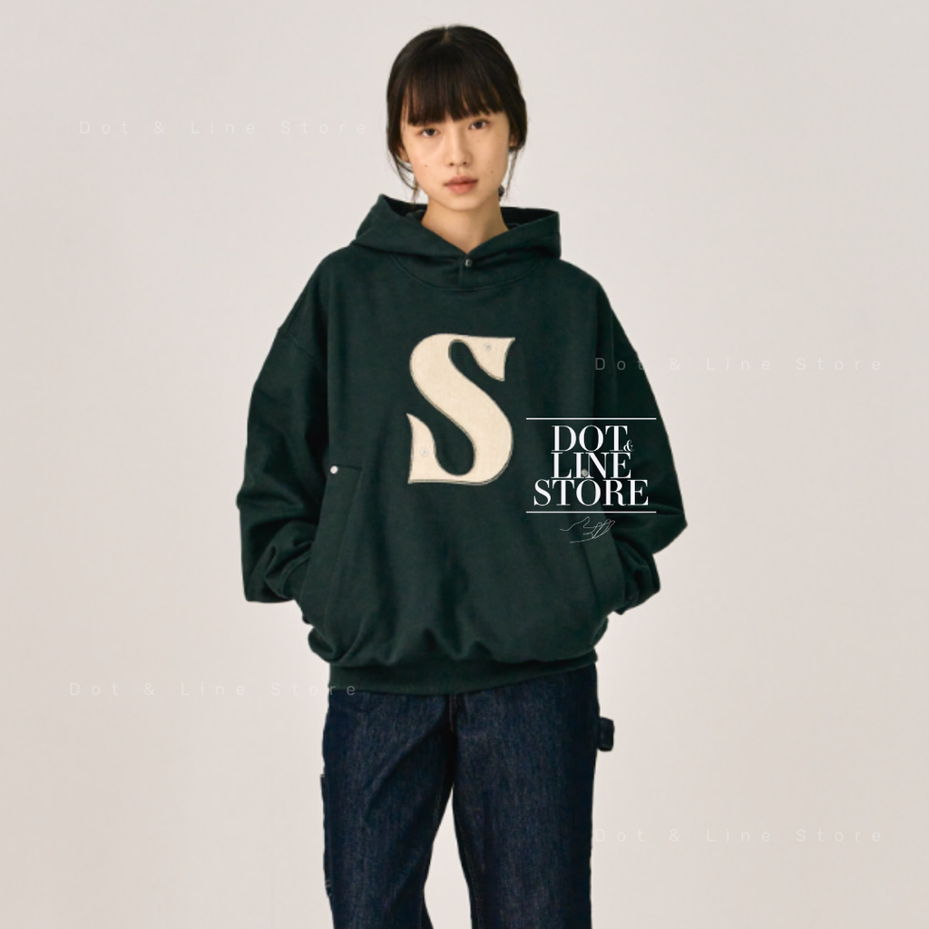 パーカー・フーディ SATUR Rivet Applique Pocket Logo Hood Sage Green SA241UTH04S SATUR Rivet Applique Pocket Logo Hoodie – Dot & Line Store
