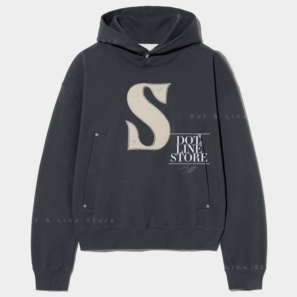 ★ SATUR ★RIVET APPLIQUE POCKET LOGO HOODIE SATUR Rivet Applique Pocket Logo Hoodie – Dot & Line Store