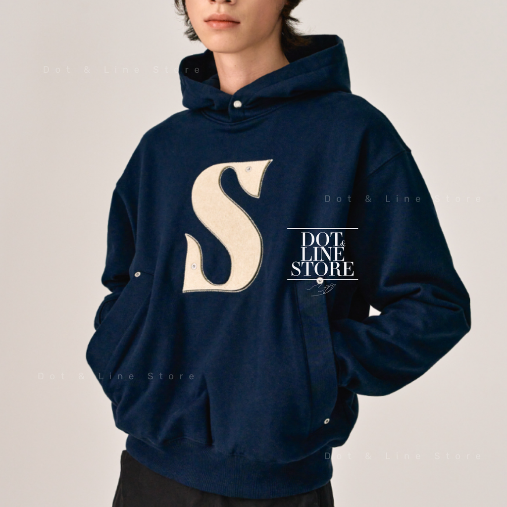 韓国の人気★ SATUR ★RIVET APPLIQUE POCKET LOGO HOODIE SATUR Rivet Applique Pocket Logo Hoodie – Dot & Line Store