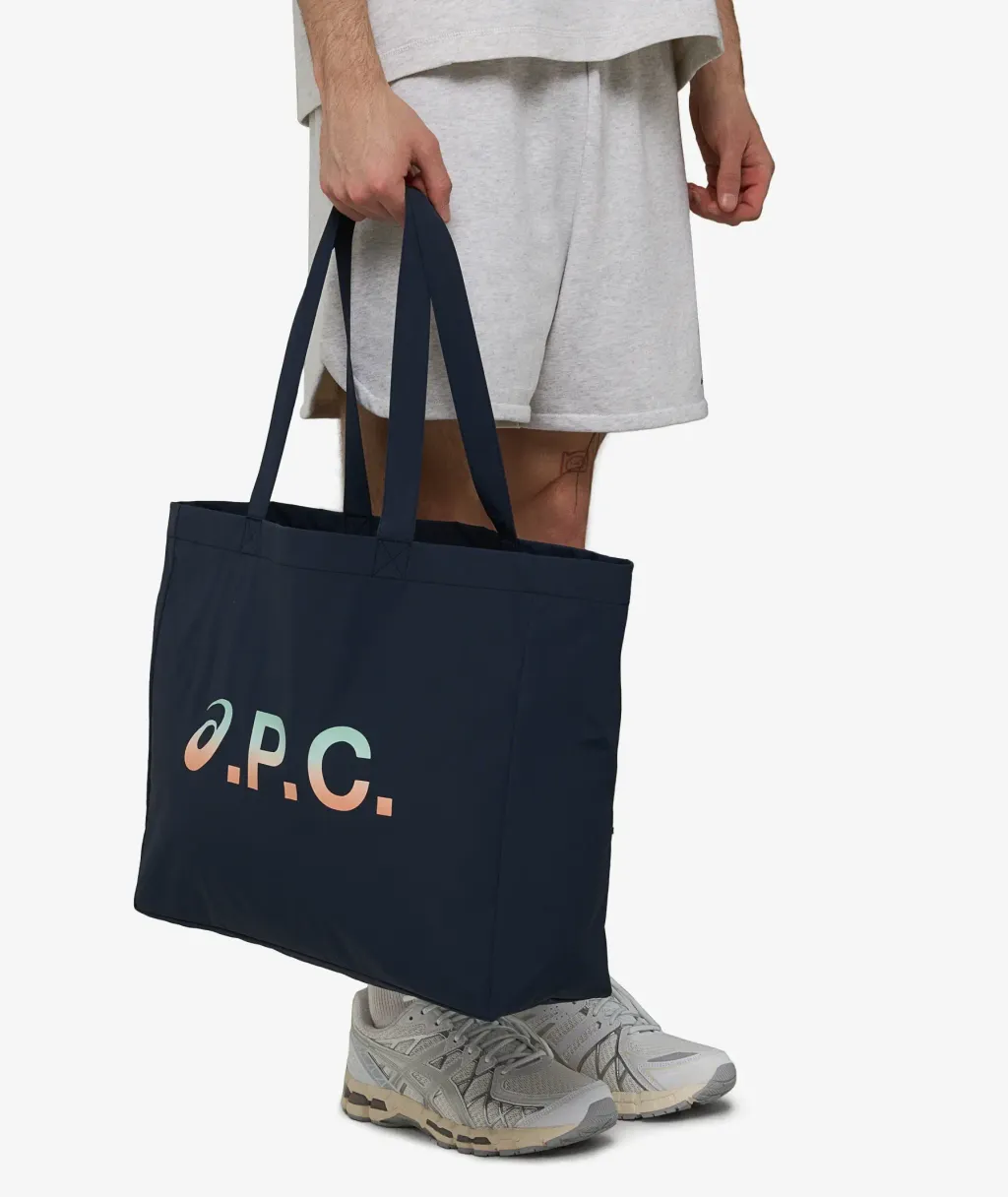 PSAKM-M67002-IAK_sivasdescalzo-A.P.C-SHOPPING_DIANE_ASICS-1743681503-4