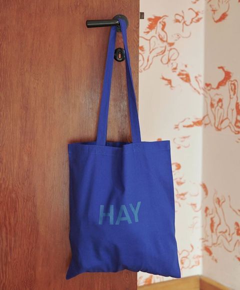 hay-tote-bag_910x1100_brandmodel