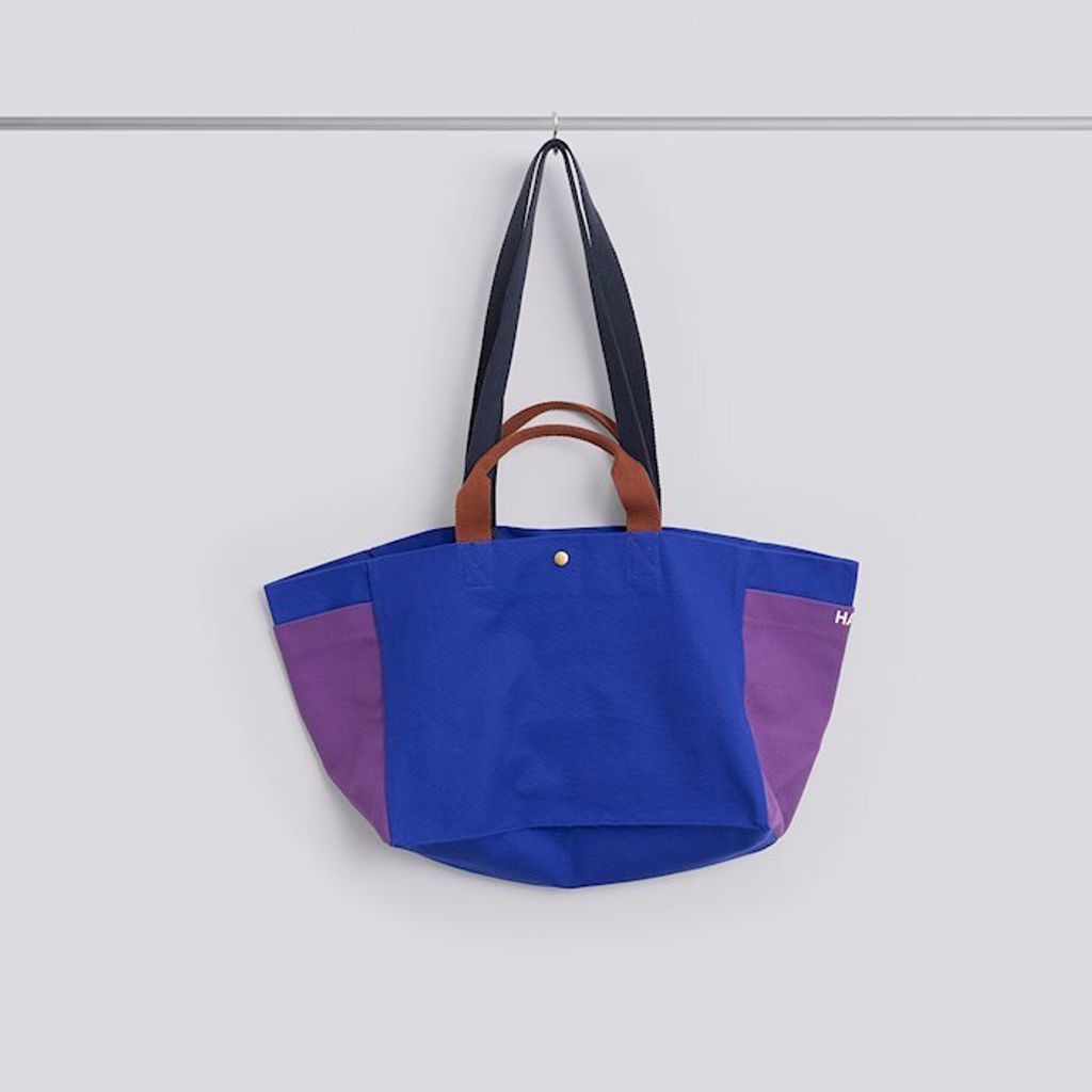 ae374-a601-as11_weekend-bag-s-organic-electric-blue-multi_gb_1220x1220_brandvariant