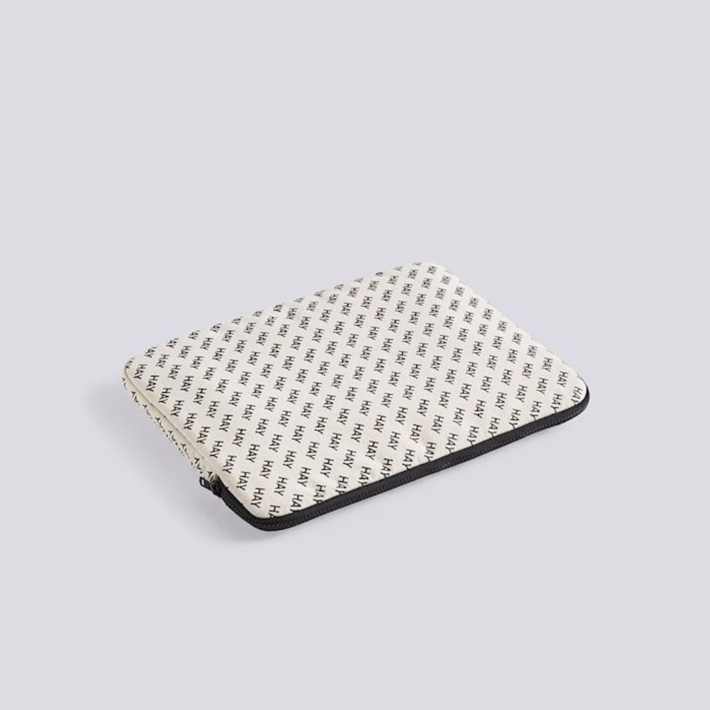 ad568-a586_hay-logo-laptop-cover-black-01_gb_1220x1220_brandvariant