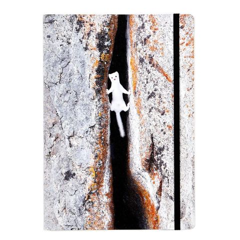 wpy60nb371_1000x1000_between_a_rock_and_a_hard_place_notebook_wildlife_photographer_of_the_year_60_1