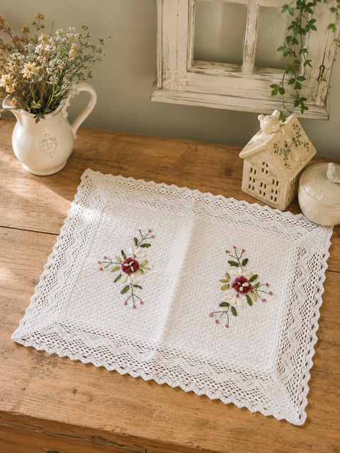 紅花絲帶刺繡方形桌墊 Image 2026年8月6日 下午07_46_59