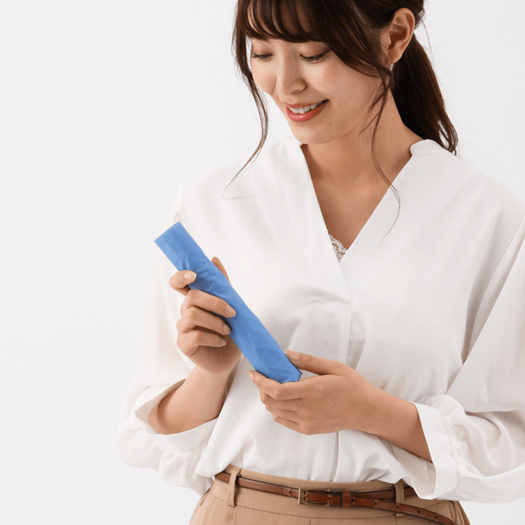 A1551_IceBlue_Model4