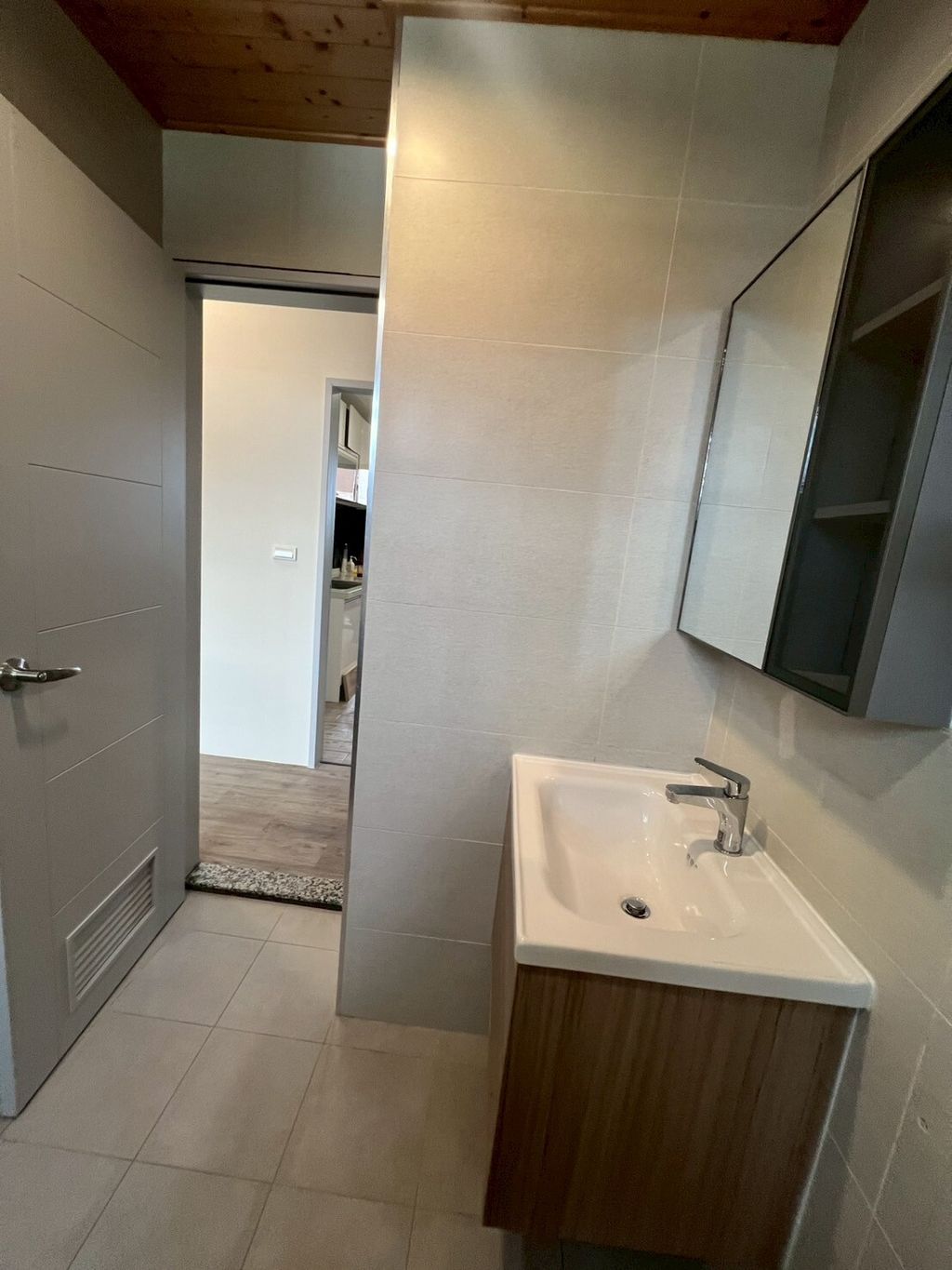 浴櫃及浴鏡換新