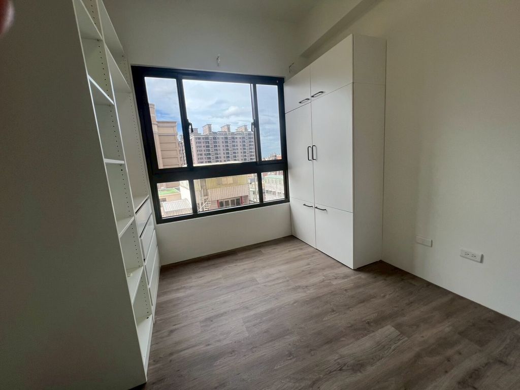 次卧2系統櫃調整