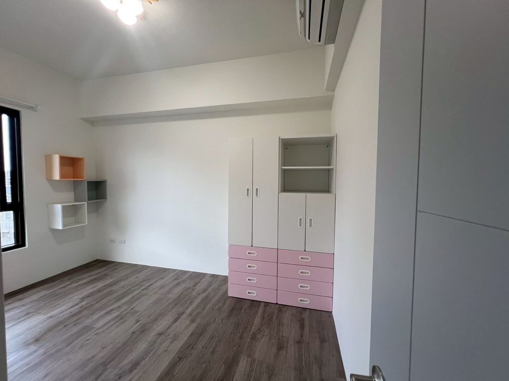 次卧系統櫃調整