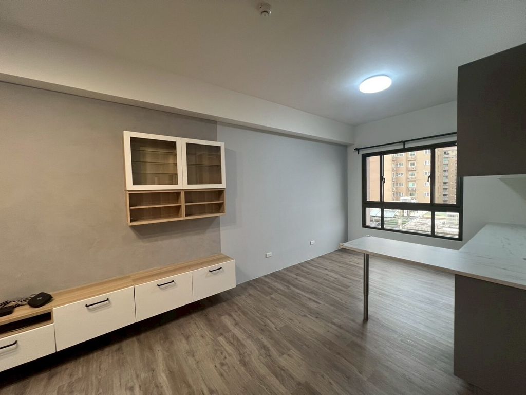 電視牆藝術漆及虹牌豪灰色