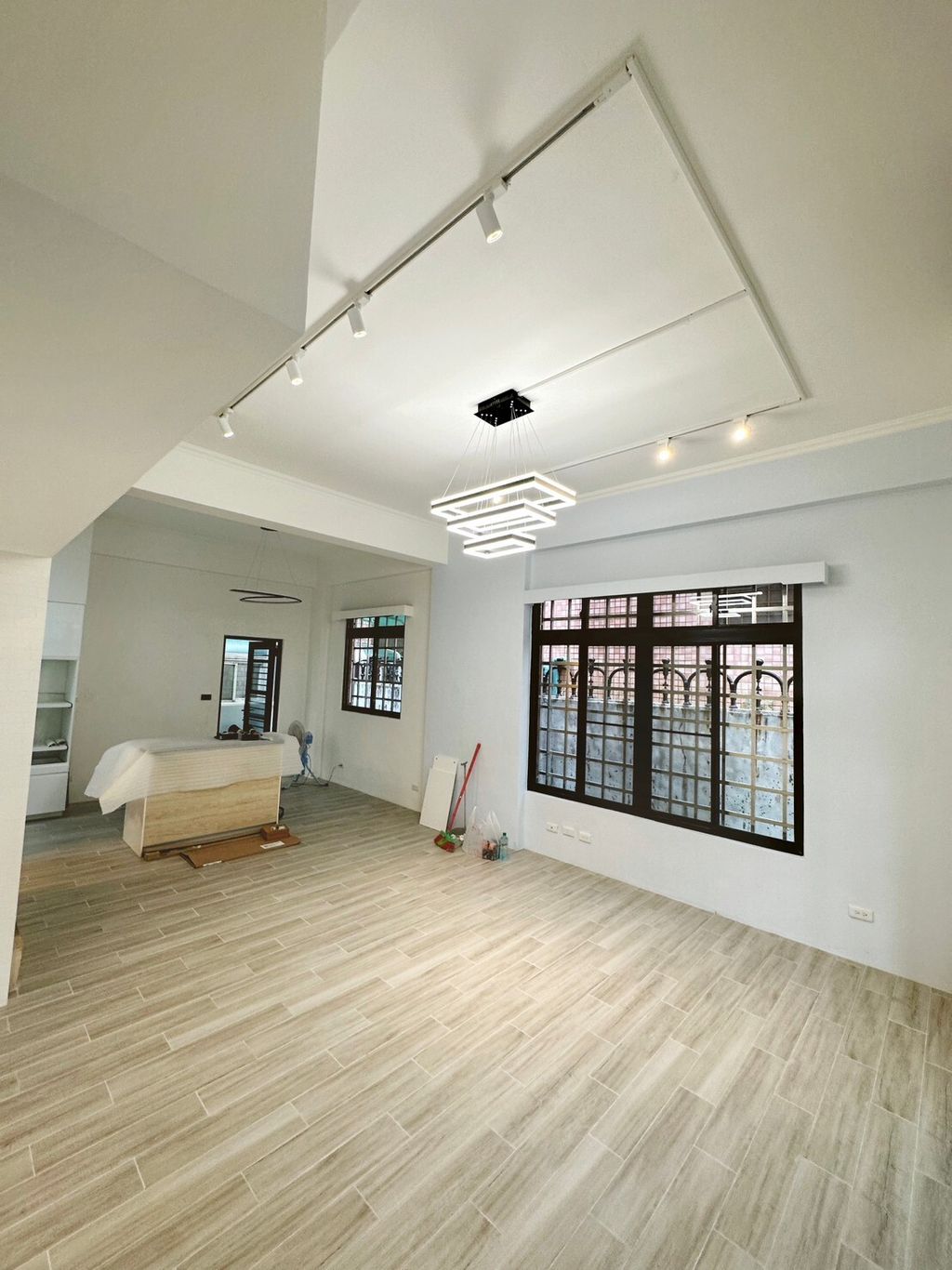 LINE_ALBUM_雜牌vs歐司朗軌道燈_230913_6