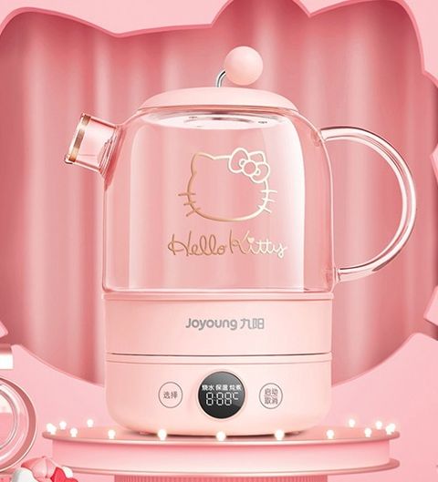 hello kitty kettle.jpg