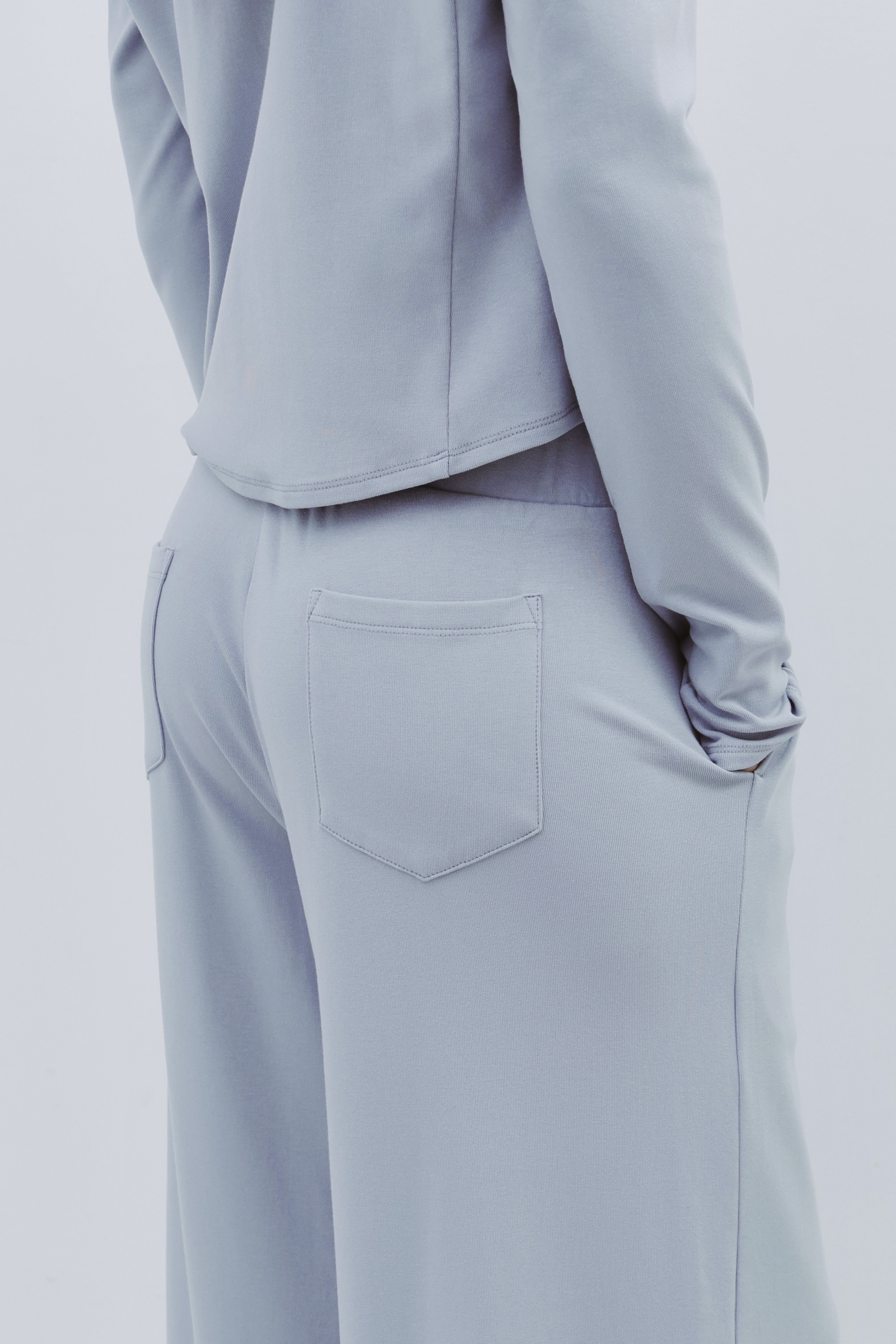 D1266B21-C1B1-4D18-9D07-7EC88C188A1A