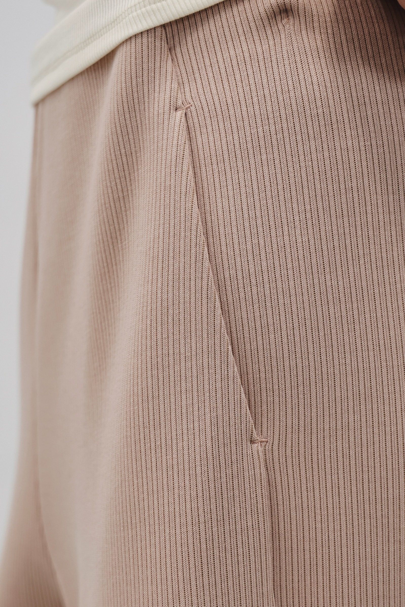 9DE3EDED-4AB5-4CE2-A0BD-94EE949E5E9F