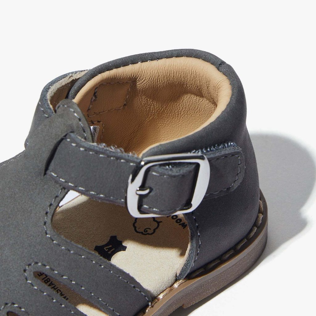 Adventure_-_Shark_2_ba08d772-ca5b-4357-b346-d0b90ed23592