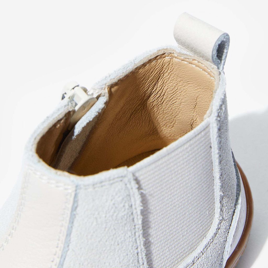 a21404b6-7319-43c7-a281-f84393f08efe