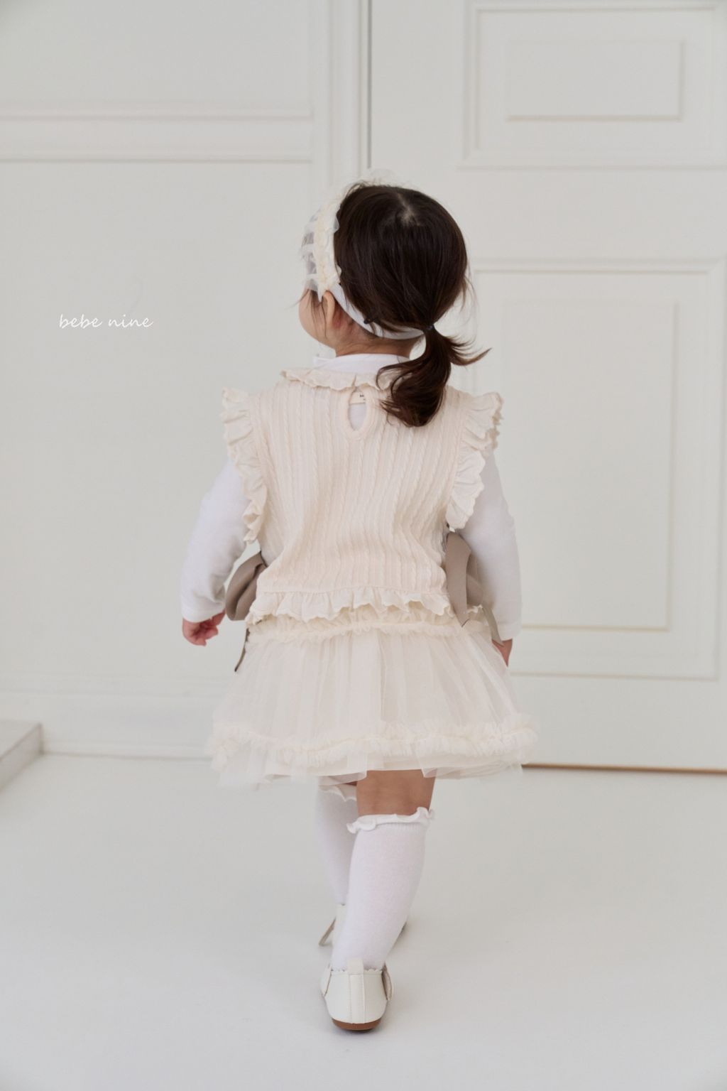 2_셀린니트조끼_모델사진10