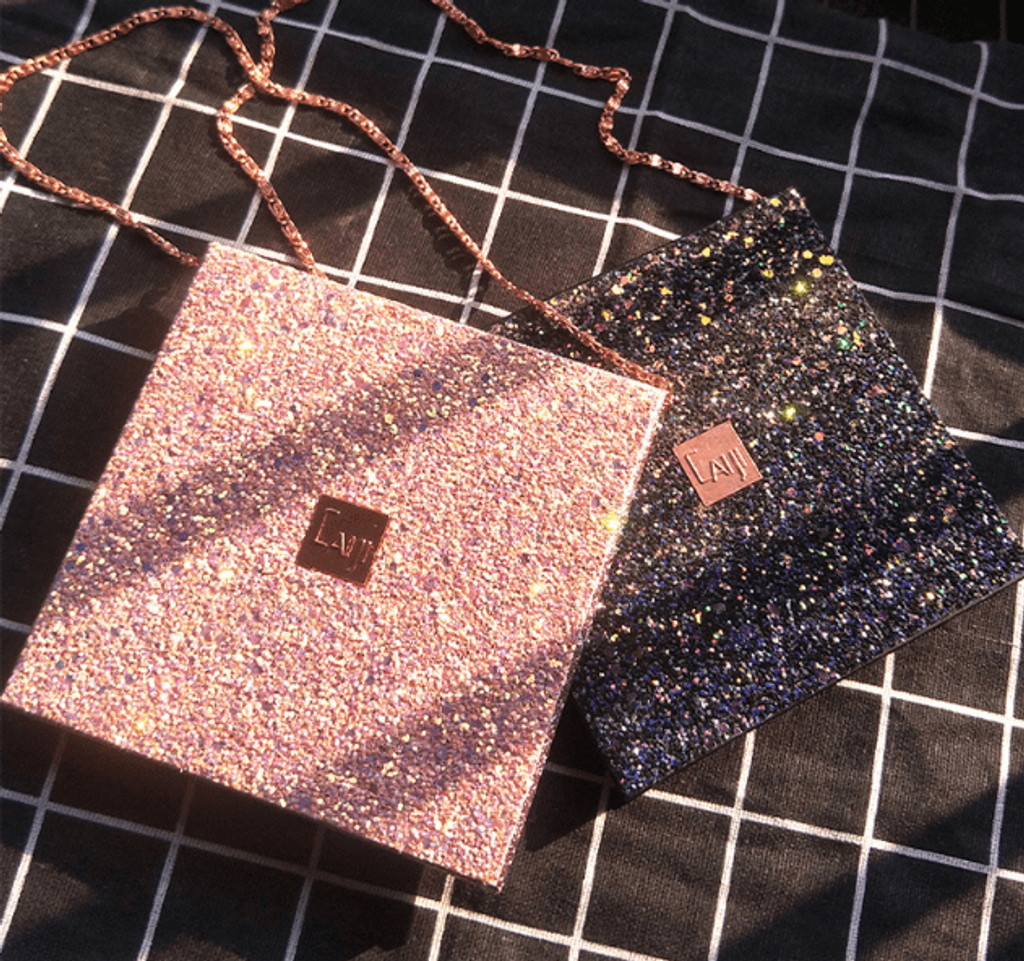 CaiJi-16-Colours-Bright-Star-River-Eyeshadow-Palette-with-Chain-6.png