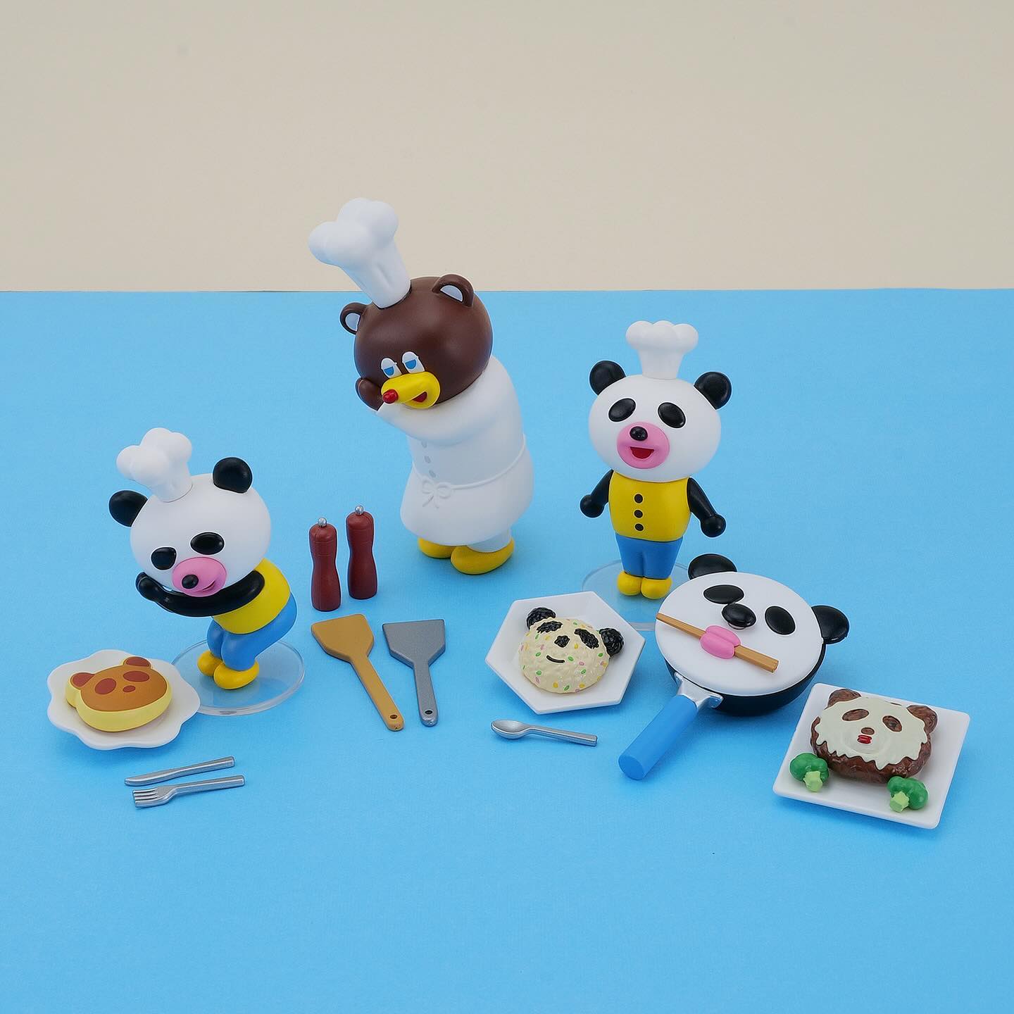 Photo by 【公式】株式会社ケンエレファント on March 01, 2024. May be an image of panda, bear, chopsticks, lego, fork, spatula and text.