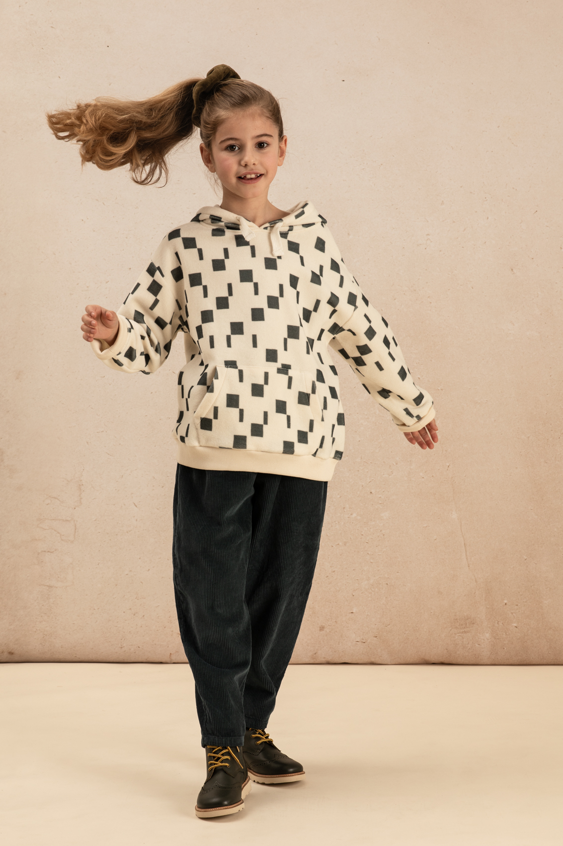 SWEATSHIRT ROBIN POLAR ECRU CARRES + PANTALON CARROTT CORDEROY BLEU DENIM-1