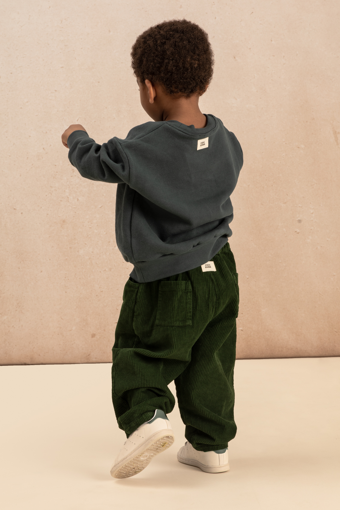 SWEATSHIRT BART BLEU DENIM PHOQUE + PANTALON CARROTT CORDEROY VERT FORET-1