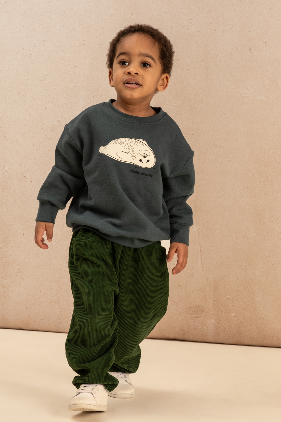 SWEATSHIRT BART BLEU DENIM PHOQUE + PANTALON CARROTT CORDEROY VERT FORET-2