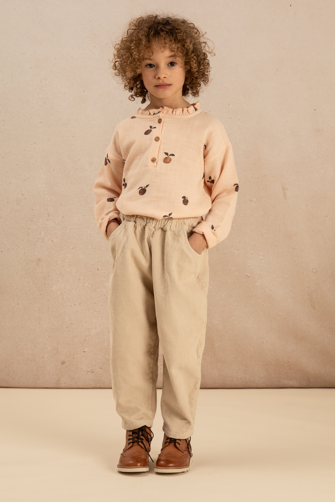 BLOUSE OLYMPE ROSE CLAIR POMMES + PANTALON CARROT CORDEROY AVOINE-1
