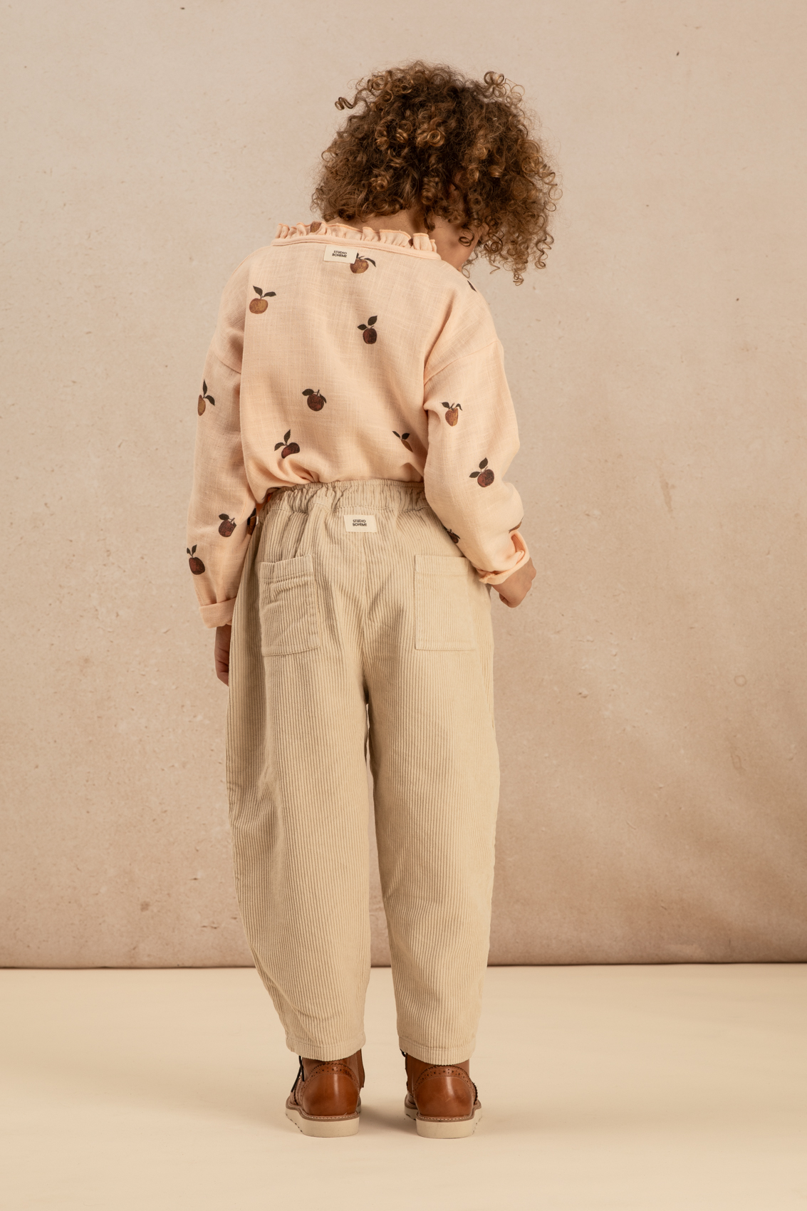 BLOUSE OLYMPE ROSE CLAIR POMMES + PANTALON CARROT CORDEROY AVOINE-2