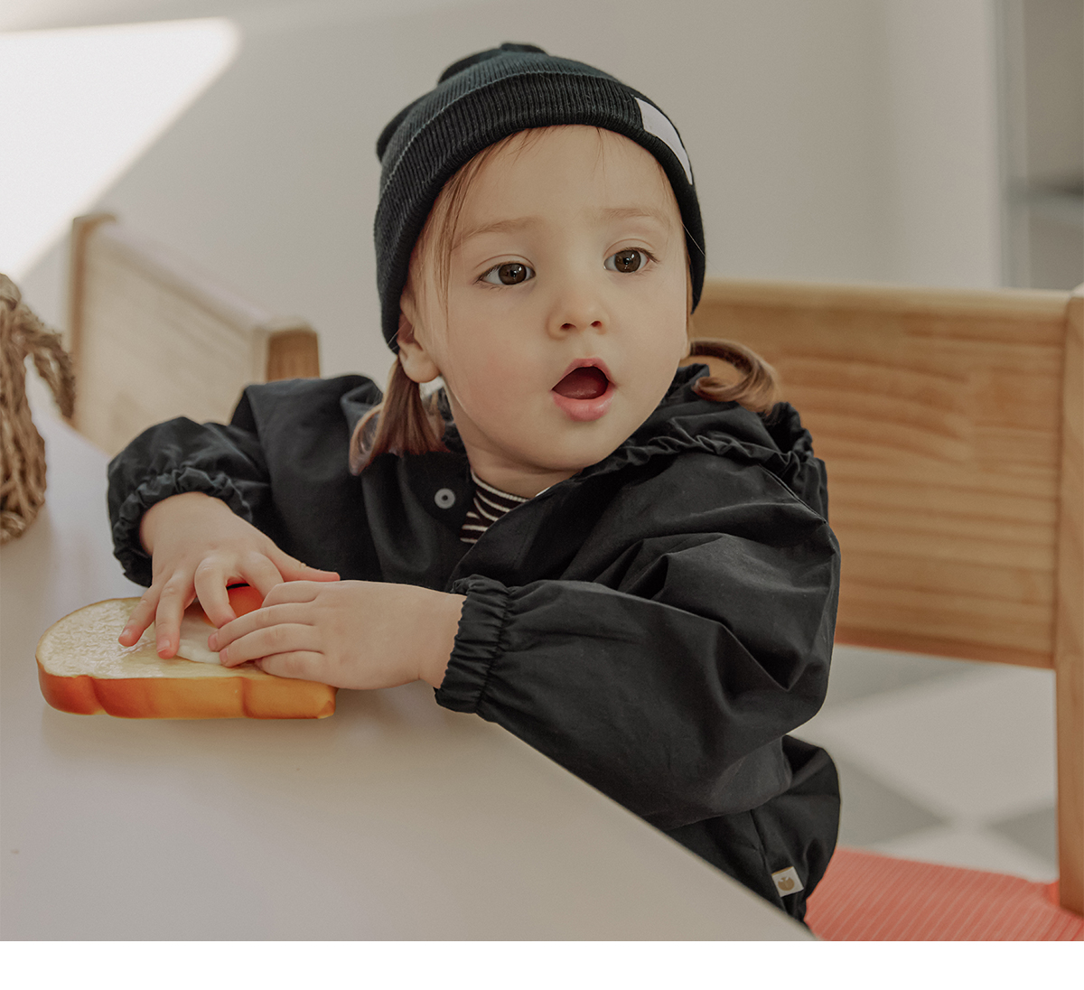 Crunchy_Jumper_Black_05