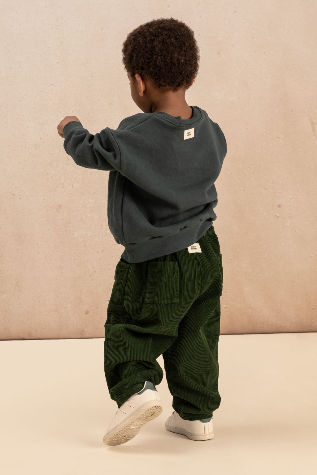 SWEATSHIRT BART BLEU DENIM PHOQUE + PANTALON CARROTT CORDEROY VERT FORET-1
