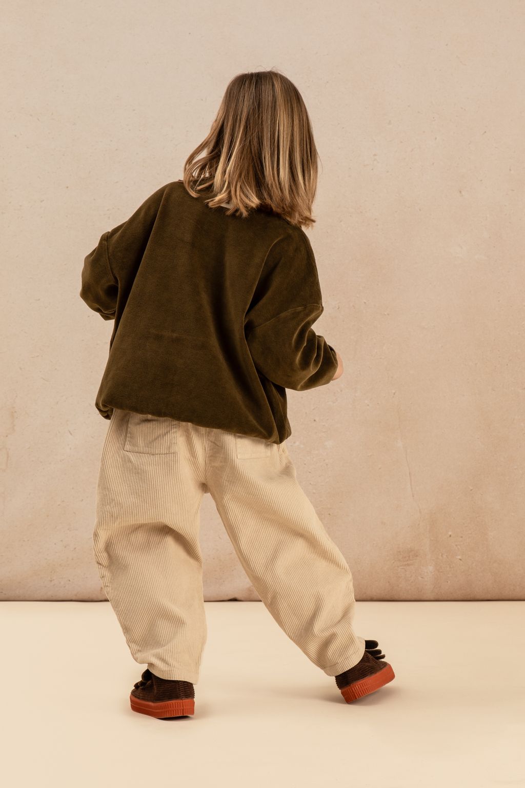 SWEATSHIRT BART VELVET KAKI + PANTALON CARROTT CORDEROY AVOINE-2