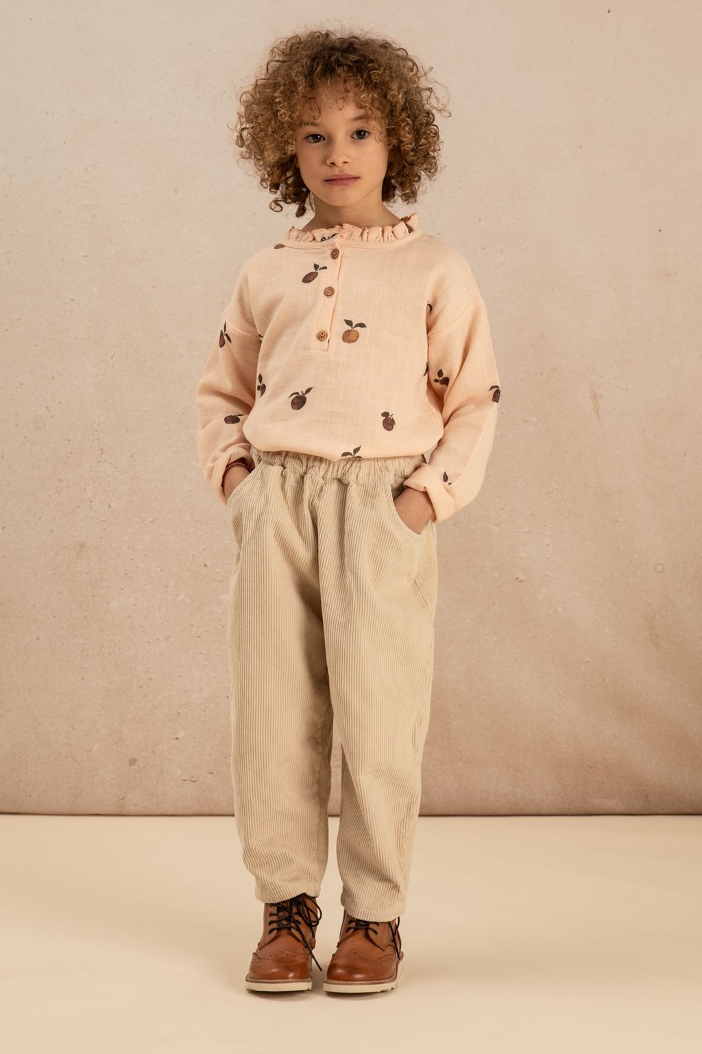 BLOUSE OLYMPE ROSE CLAIR POMMES + PANTALON CARROT CORDEROY AVOINE-1