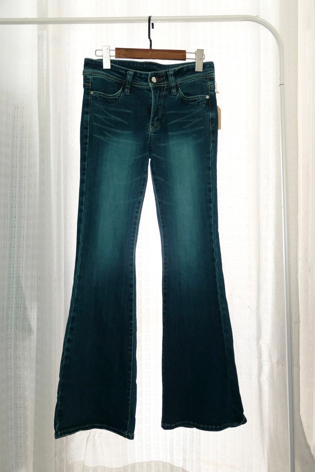 9CD7A390-BF4B-47FE-B502-F22E07CEF0B2_1_201_a